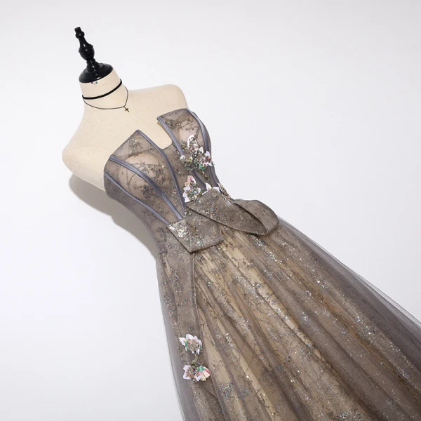Luxe Grijs Goud Doorzichtige Avondjurken 2019 A lijn Unieke Strapless Mouwloos Appliques Bloem Kralen Glans Tule Lange Ruche Ruglooze Gelegenheid Jurken