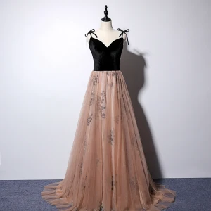 Chic Beautiful Champagne Gold Evening Dresses 2019 A Line Princess Spaghetti Straps Sleeveless Appliques Lace Sweep Train Ruffle Backless Formal Dresses