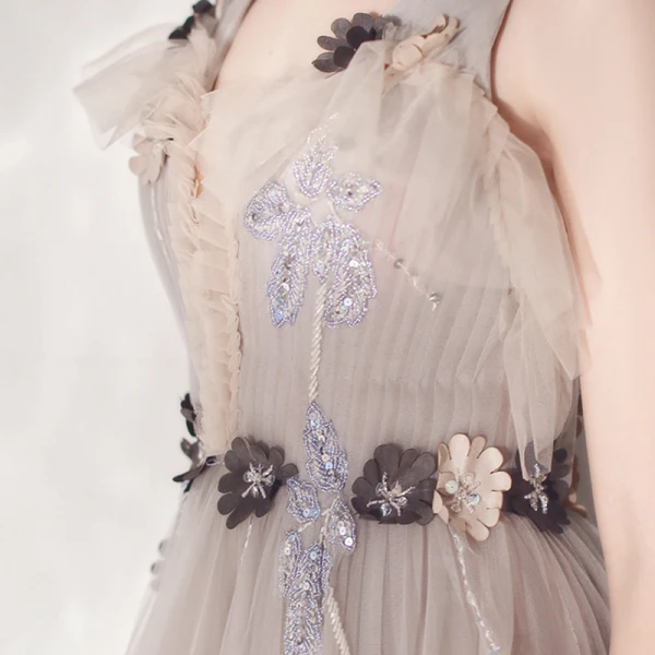 Eleganta Grå Aftonklänningar 2019 Prinsessa Djup v-hals Ärmlös Appliqués Blomma Beading Långa Ruffle Halterneck Formella Klänningar