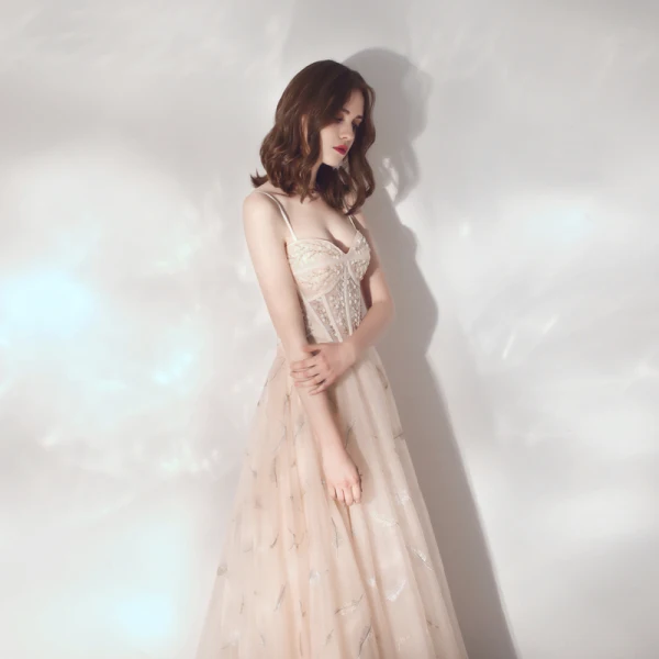 Meilleur Champagne Robe De Soirée 2019 Princesse Bretelles Spaghetti Sans Manches Perlage Longue Volants Dos Nu Robe De Ceremonie
