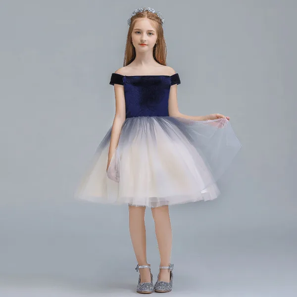 Chic / Beautiful Navy Blue Gradient-Color Suede Flower Girl Dresses 2019 Ball Gown Off-The-Shoulder Short Sleeve Floor-Length / Long Ruffle Backless Wedding Party Dresses