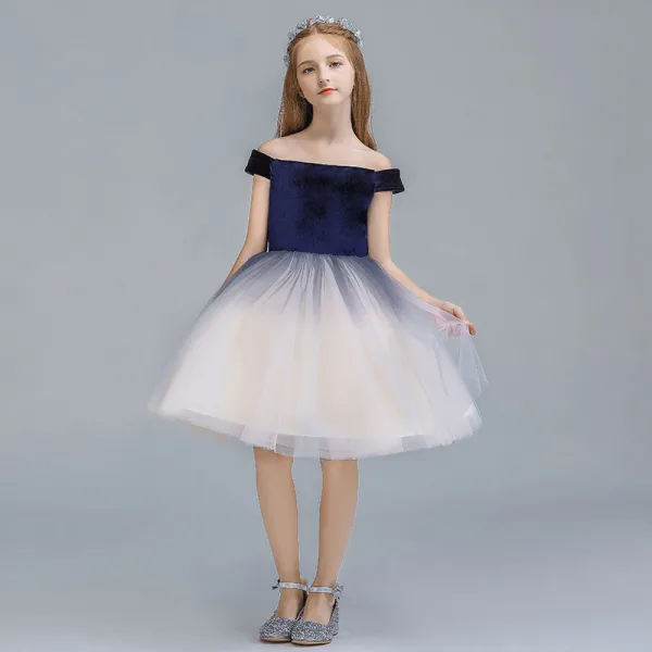 Chic / Beautiful Navy Blue Gradient-Color Suede Flower Girl Dresses 2019 Ball Gown Off-The-Shoulder Short Sleeve Floor-Length / Long Ruffle Backless Wedding Party Dresses
