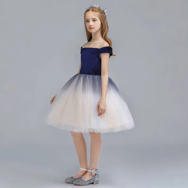 Chic / Beautiful Navy Blue Gradient-Color Suede Flower Girl Dresses 2019 Ball Gown Off-The-Shoulder Short Sleeve Floor-Length / Long Ruffle Backless Wedding Party Dresses