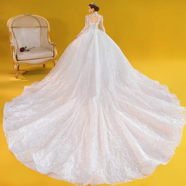 Vintage / Originale Ivoire Transparentes Robe De Mariée 2020 Robe Boule Col Haut 3/4 Manches Dos Nu Glitter Tulle Appliques En Dentelle Perlage Perle Royal Train Volants