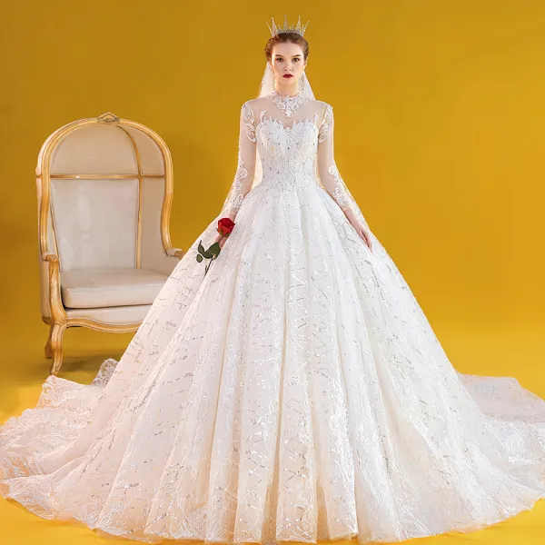 Vintage / Originale Ivoire Transparentes Robe De Mariée 2020 Robe Boule Col Haut 3/4 Manches Dos Nu Glitter Tulle Appliques En Dentelle Perlage Perle Royal Train Volants