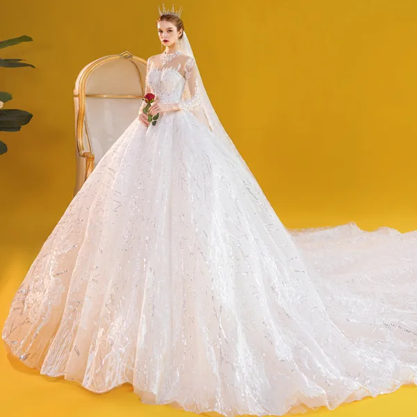 Vintage / Originale Ivoire Transparentes Robe De Mariée 2020 Robe Boule Col Haut 3/4 Manches Dos Nu Glitter Tulle Appliques En Dentelle Perlage Perle Royal Train Volants