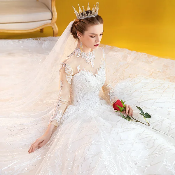 Vintage / Originale Ivoire Transparentes Robe De Mariée 2020 Robe Boule Col Haut 3/4 Manches Dos Nu Glitter Tulle Appliques En Dentelle Perlage Perle Royal Train Volants