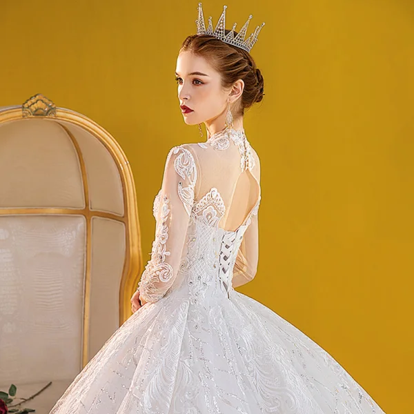 Vintage / Originale Ivoire Transparentes Robe De Mariée 2020 Robe Boule Col Haut 3/4 Manches Dos Nu Glitter Tulle Appliques En Dentelle Perlage Perle Royal Train Volants