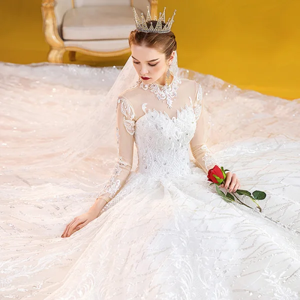 Vintage / Originale Ivoire Transparentes Robe De Mariée 2020 Robe Boule Col Haut 3/4 Manches Dos Nu Glitter Tulle Appliques En Dentelle Perlage Perle Royal Train Volants