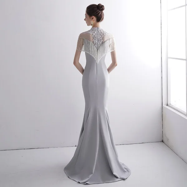 Vintage / Originale Gris Transparentes Robe De Soirée 2020 Trompette / Sirène Col Haut Sans Manches Appliques En Dentelle Faux Diamant Perlage Gland Train De Balayage Volants Robe De Ceremonie