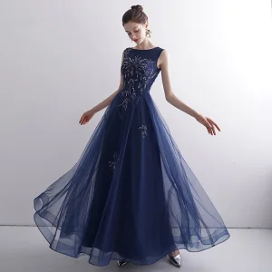 Eleganckie Granatowe Sukienki Wieczorowe 2020 Princessa Wycięciem Bez Rękawów Aplikacje Z Koronki Frezowanie Długie Wzburzyć Sukienki Wizytowe