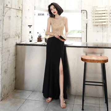 Élégant Noire Robe De Soirée 2020 Trompette Sirène V Cou Sans Manches Perlage Fendue Devant Longue Volants Dos Nu Robe De Ceremonie