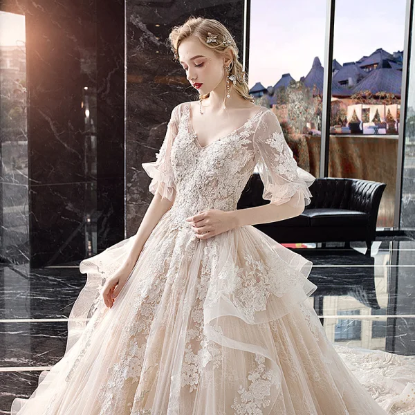 Eleganta Champagne Bröllopsklänningar 2020 Prinsessa V-Hals Pösigt 1/2 ärm Halterneck Appliqués Spets Beading Cathedral Train Ruffle