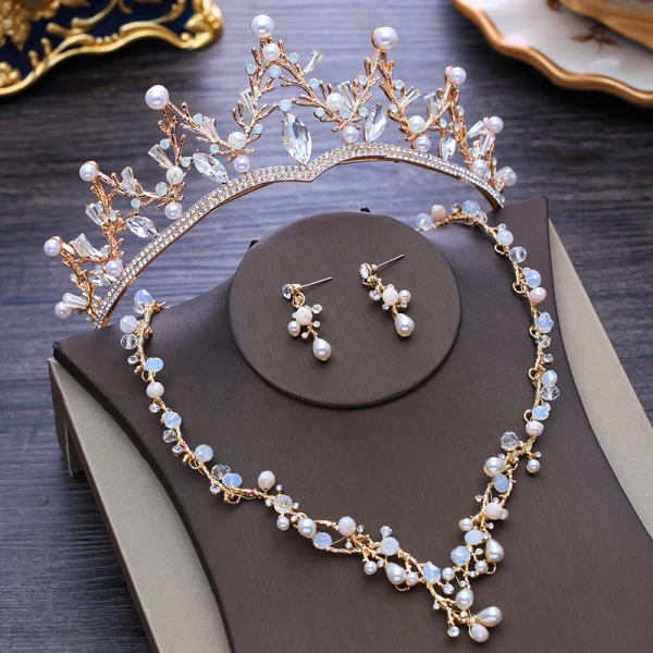 Fine Gull Tiara Øredobber Halskjede 2019 Metall Beading Perle Rhinestone Brudesmykker Bryllup Tilbehør
