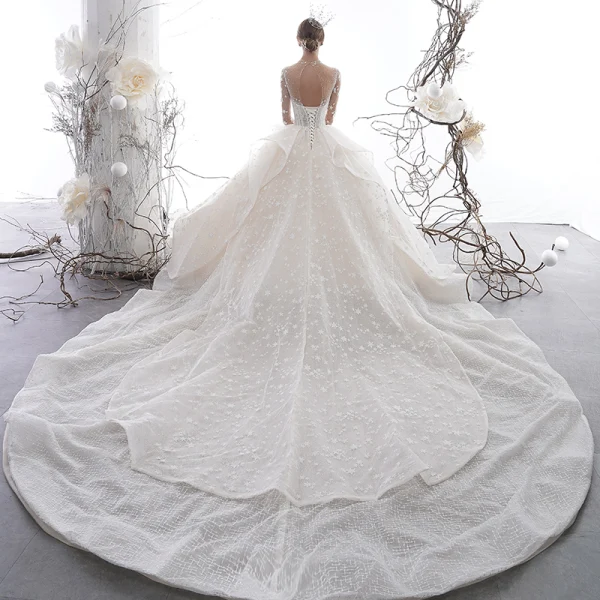 Étourdissant Ivoire Transparentes Étoile Robe De Mariée 2020 Robe Boule Col Haut Manches Longues Dos Nu Glitter Tulle Fait main Perlage Cathedral Train Volants