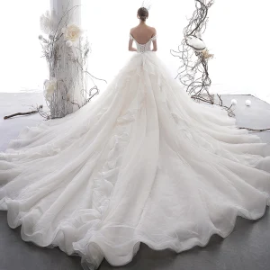 Luxe Champagne Robe De Mariée 2020 Robe Boule De L 039 Épaule Manches Courtes Dos Nu Appliques Fleur Plumes Perlage Cathedral Train Volants