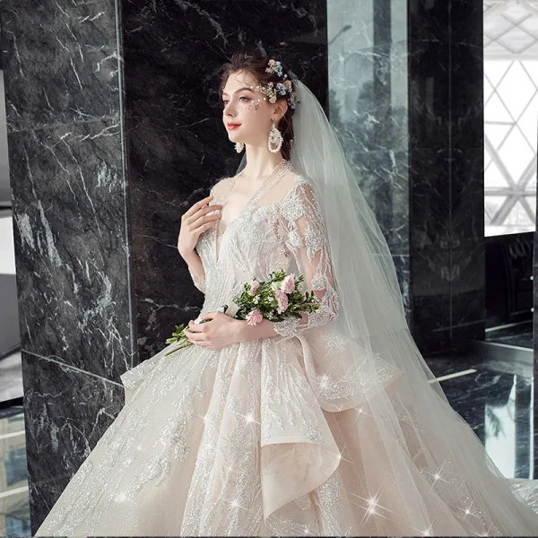 Illusion Champagne Transparentes Robe De Mariée 2020 Robe Boule Col v profond 3/4 Manches Dos Nu Glitter Tulle Appliques En Dentelle Perlage Cathedral Train Volants