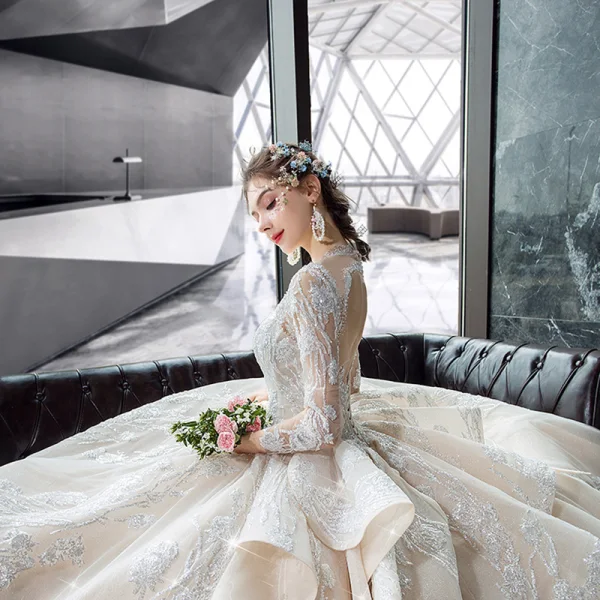 Illusion Champagne Transparentes Robe De Mariée 2020 Robe Boule Col v profond 3/4 Manches Dos Nu Glitter Tulle Appliques En Dentelle Perlage Cathedral Train Volants