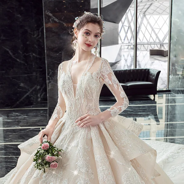 Illusion Champagne Transparentes Robe De Mariée 2020 Robe Boule Col v profond 3/4 Manches Dos Nu Glitter Tulle Appliques En Dentelle Perlage Cathedral Train Volants