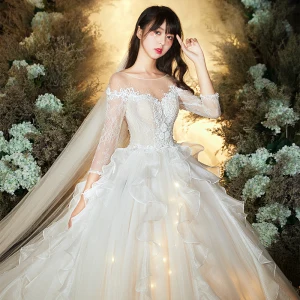 Schöne Champagner Durchsichtige Brautkleider Hochzeitskleider 2020 Ballkleid Rundhalsausschnitt 3 4 Ärmel Rückenfreies Glanz Organza Applikationen Spitze Perlenstickerei Kathedrale Schleppe Rüschen