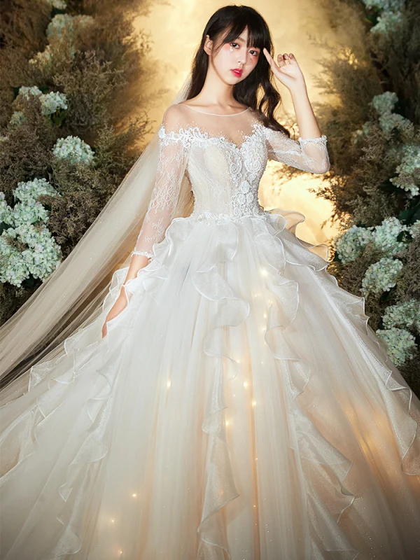 Chic / Belle Champagne Transparentes Robe De Mariée 2020 Robe Boule Encolure Dégagée 3/4 Manches Dos Nu Glitter Organza Appliques En Dentelle Perlage Cathedral Train Volants