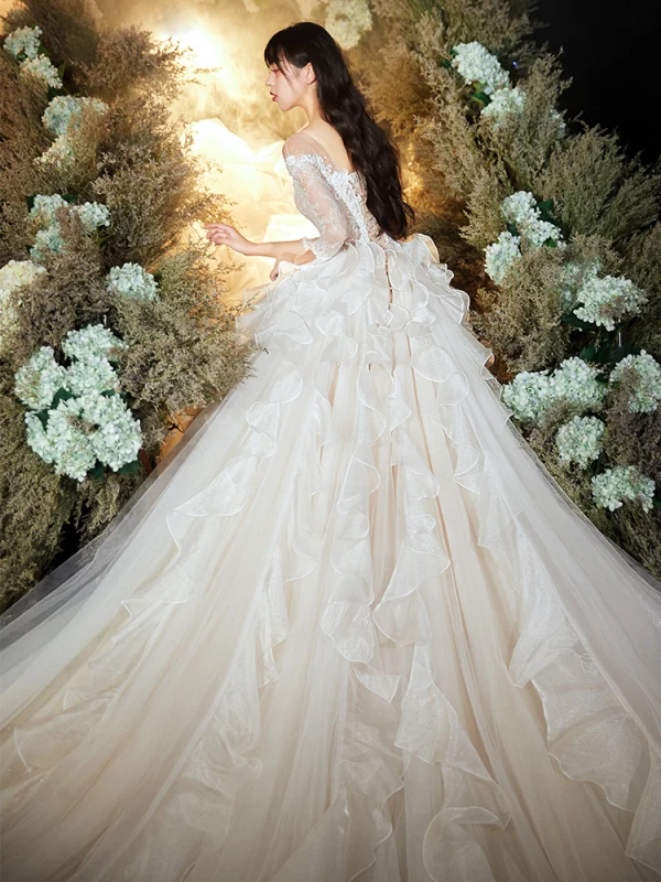 Chic / Belle Champagne Transparentes Robe De Mariée 2020 Robe Boule Encolure Dégagée 3/4 Manches Dos Nu Glitter Organza Appliques En Dentelle Perlage Cathedral Train Volants