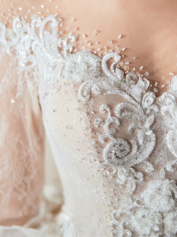 Chic / Belle Champagne Transparentes Robe De Mariée 2020 Robe Boule Encolure Dégagée 3/4 Manches Dos Nu Glitter Organza Appliques En Dentelle Perlage Cathedral Train Volants