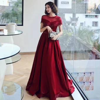 Élégant Bordeaux Transparentes Robe De Soirée 2019 Princesse Encolure Dégagée Manches Courtes Dos Nu Appliques En Dentelle Perlage Faux Diamant Ceinture Longue Volants Robe De Ceremonie