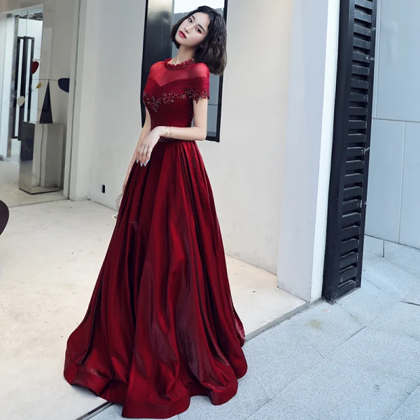 Élégant Bordeaux Transparentes Robe De Soirée 2019 Princesse Encolure Dégagée Manches Courtes Dos Nu Appliques En Dentelle Perlage Faux Diamant Ceinture Longue Volants Robe De Ceremonie