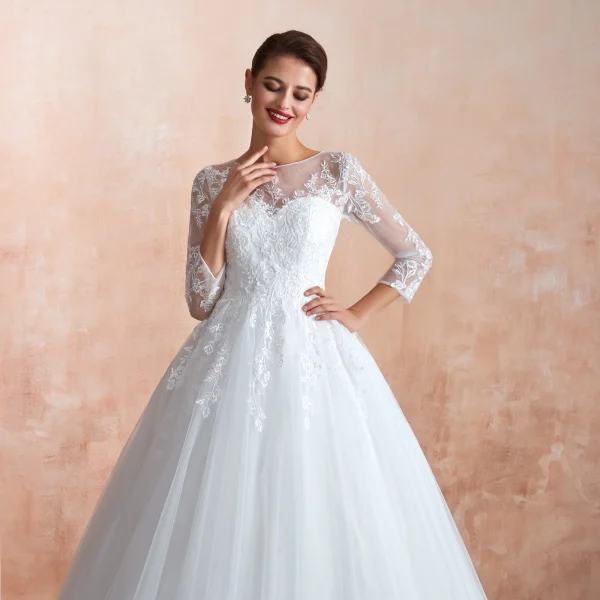 Romantique Ivoire Transparentes Robe De Mariée 2020 Robe Boule Encolure Carrée 3/4 Manches Appliques En Dentelle Chapel Train Volants