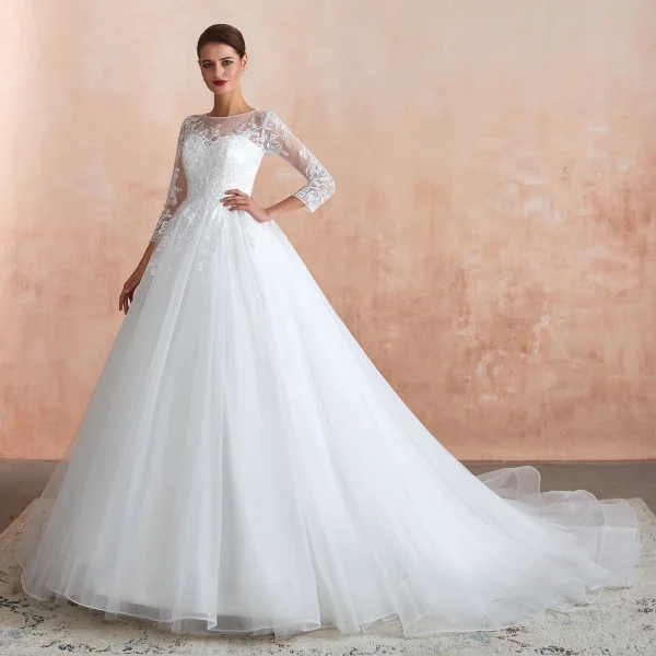 Romantique Ivoire Transparentes Robe De Mariée 2020 Robe Boule Encolure Carrée 3/4 Manches Appliques En Dentelle Chapel Train Volants