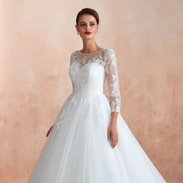 Romantique Ivoire Transparentes Robe De Mariée 2020 Robe Boule Encolure Carrée 3/4 Manches Appliques En Dentelle Chapel Train Volants