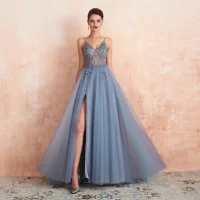 High-end Sexig Himmelsblå Genomskinliga Aftonklänningar 2020 Prinsessa Spaghettiband Ärmlös Beading Slits Fram Svep Tåg Ruffle Halterneck Formella Klänningar