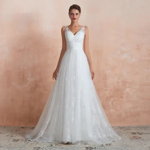Snygga Fina Elfenben Trädgård Utomhus Bröllopsklänningar 2020 Prinsessa V Hals Ärmlös Halterneck Appliqués Spets Beading Svep Tåg Ruffle