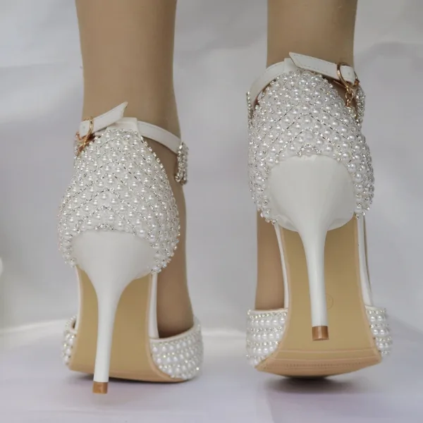 Charmant Weiß Strass Perle Brautschuhe 2025 Knöchelriemen 9 cm Stilettos Spitzschuh Hochzeit Hochhackige