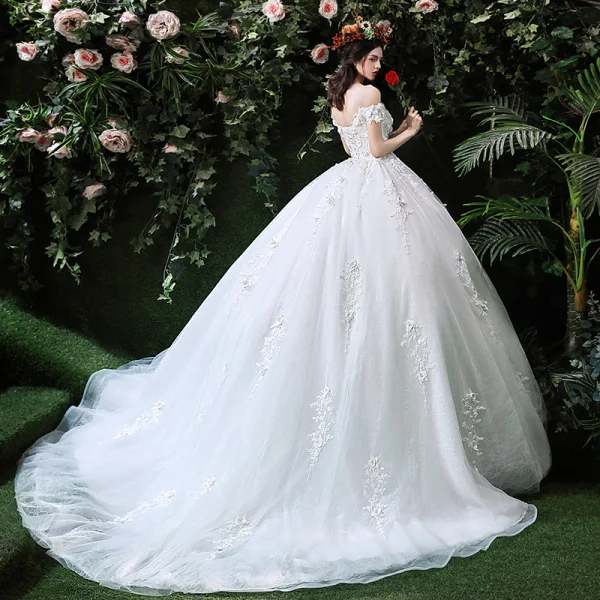 Stunning Wedding Dresses 2018 Ball Gown Off-The-Shoulder Short Sleeve Backless Lace Appliques Flower Ruffle Royal Train