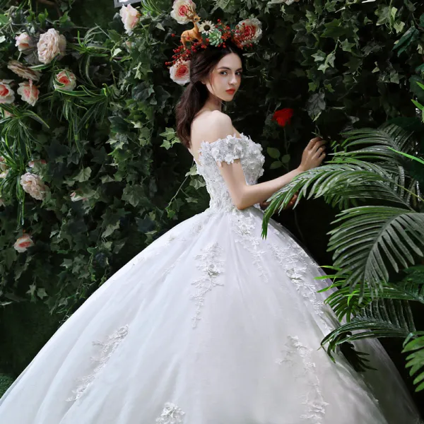 Stunning Wedding Dresses 2018 Ball Gown Off-The-Shoulder Short Sleeve Backless Lace Appliques Flower Ruffle Royal Train