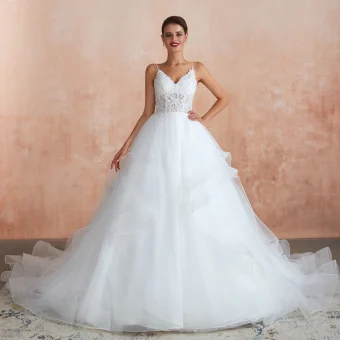 Illusion Ivoire Robe De Mariée 2020 Robe Boule Bretelles Spaghetti Sans Manches Dos Nu Appliques En Dentelle Chapel Train Volants