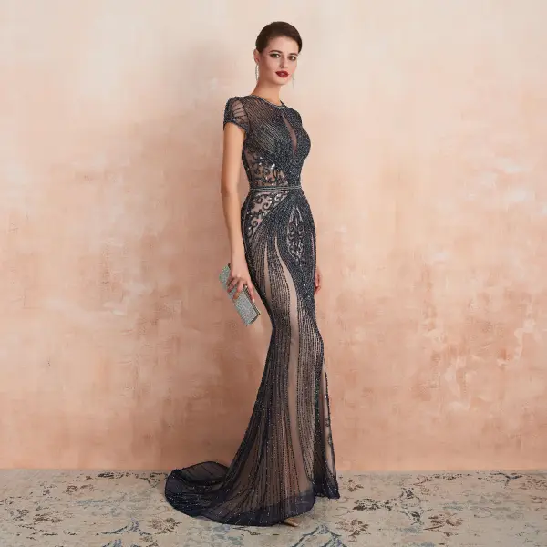 Haut de Gamme Champagne Transparentes Robe De Soirée 2020 Trompette / Sirène Encolure Dégagée Manches Courtes Fait main Perlage Train De Balayage Robe De Ceremonie