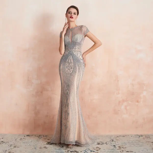 Haut de Gamme Champagne Transparentes Robe De Soirée 2020 Trompette / Sirène Encolure Dégagée Manches Courtes Fait main Perlage Train De Balayage Robe De Ceremonie