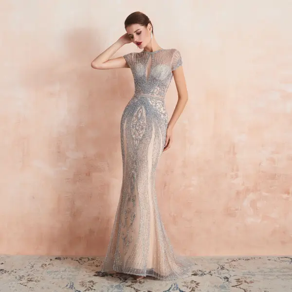 Haut de Gamme Champagne Transparentes Robe De Soirée 2020 Trompette / Sirène Encolure Dégagée Manches Courtes Fait main Perlage Train De Balayage Robe De Ceremonie