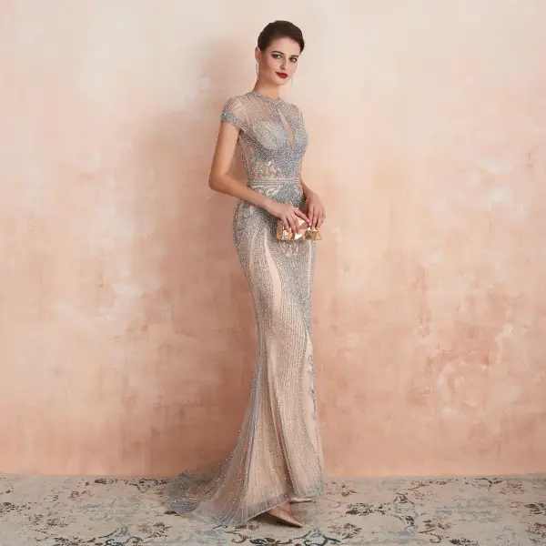 Haut de Gamme Champagne Transparentes Robe De Soirée 2020 Trompette / Sirène Encolure Dégagée Manches Courtes Fait main Perlage Train De Balayage Robe De Ceremonie