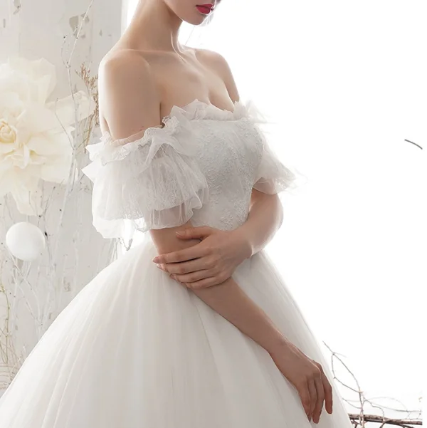 Schlicht Ivory / Creme Brautkleider / Hochzeitskleider 2020 A Linie Off Shoulder Geschwollenes Kurze Ärmel Rückenfreies Applikationen Spitze Kapelle-Schleppe Rüschen