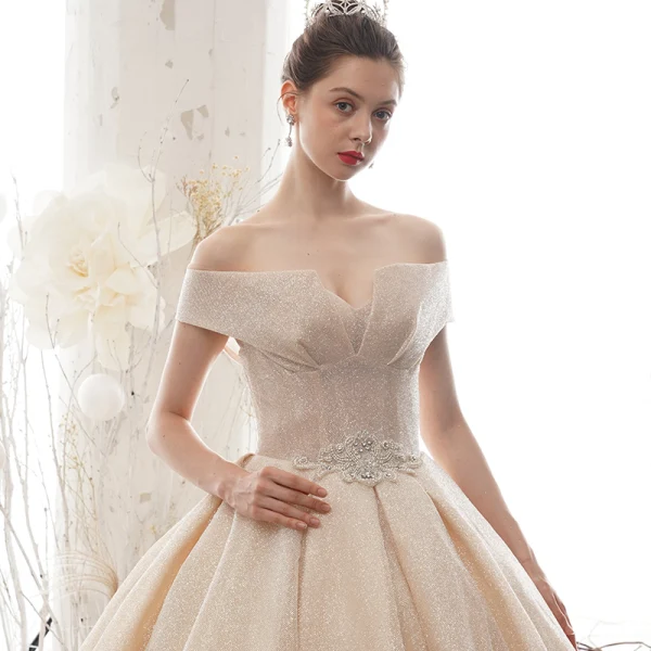 Luxe Champagne Robe De Mariée 2020 Princesse De l'épaule Manches Courtes Dos Nu Perlage Glitter Tulle Cathedral Train Volants