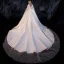 Schöne Ivory / Creme Satin Brautkleider / Hochzeitskleider Mit Umhang 2020 A Linie Schultern Ärmellos Rückenfreies Perlenstickerei Kapelle-Schleppe Rüschen