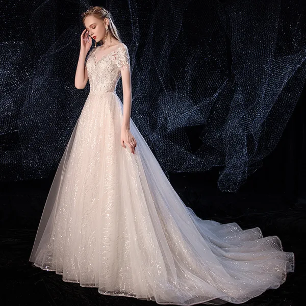Élégant Champagne Robe De Mariée 2020 Princesse Transparentes Encolure Dégagée Manches Courtes Dos Nu Glitter Tulle Appliques En Dentelle Perlage Tribunal Train Volants