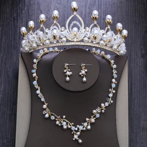 Schöne Gold Brautschmuck 2020 Metall Perlenstickerei Perle Strass Halskette Ohrringe Diadem Hochzeit Brautaccessoires