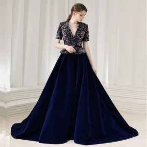 Mode Bleu Marine Daim Hiver Robe De Soirée 2020 Princesse V Cou Manches Courtes Ceinture Paillettes Tribunal Train Volants Robe De Ceremonie