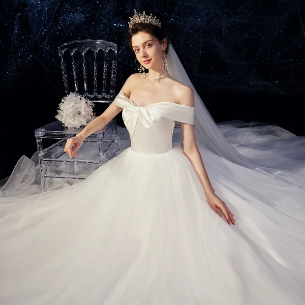 Élégant Ivoire Satin Robe De Mariée 2020 Princesse De l'épaule Manches Courtes Dos Nu Chapel Train Volants