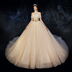 Fine Champagne Brudekjoler 2020 Prinsesse Fantastiske Unike Av Skulderen Korte Ermer Ryggløse Beading Glitter Tyll Cathedral Train Buste